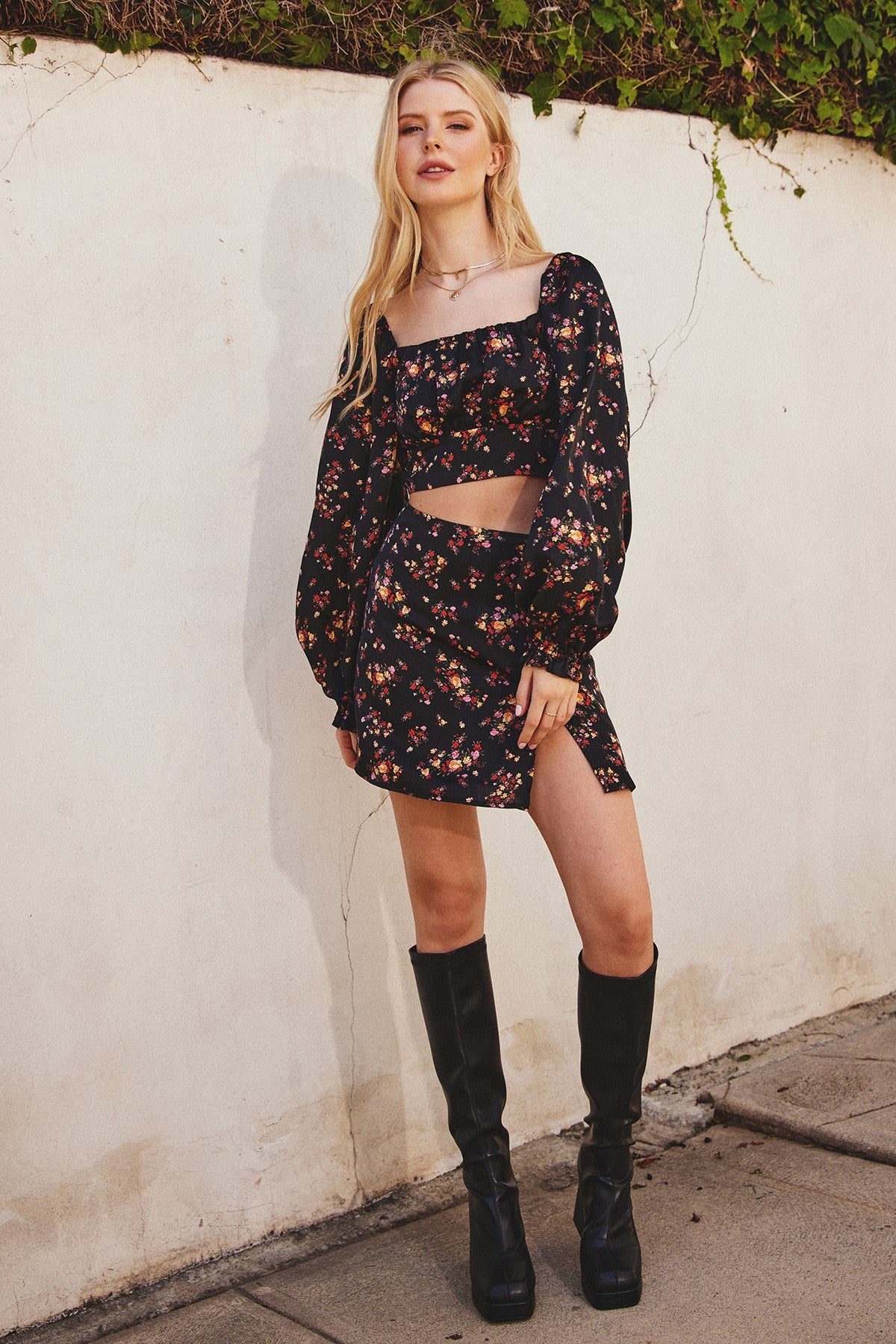 Cielcoco] Lively Pattern Crop Top Black Flower